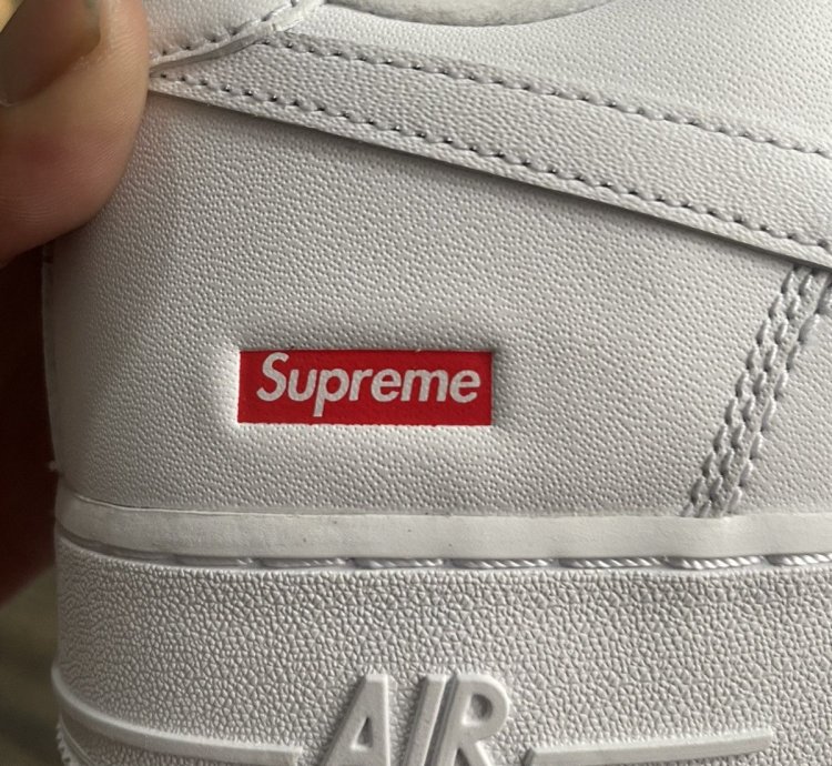 Nike Supreme Air Force 1 Low White