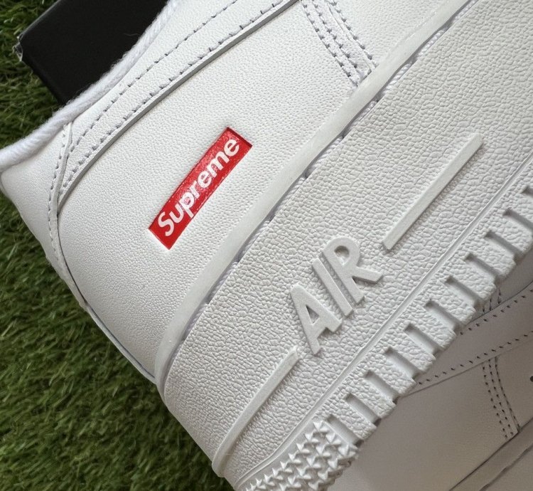 Nike Supreme Air Force 1 Size 9 5 Brand New