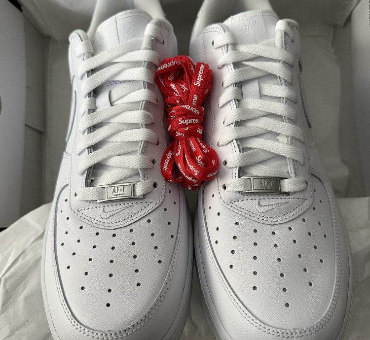 Nike Supreme Air Force 1 White