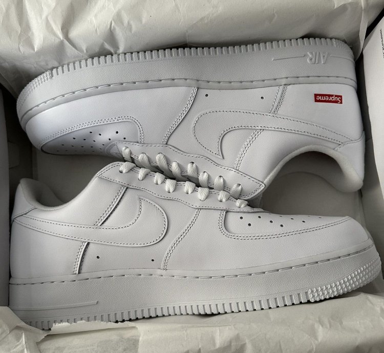 Nike Supreme Air Force 1 White