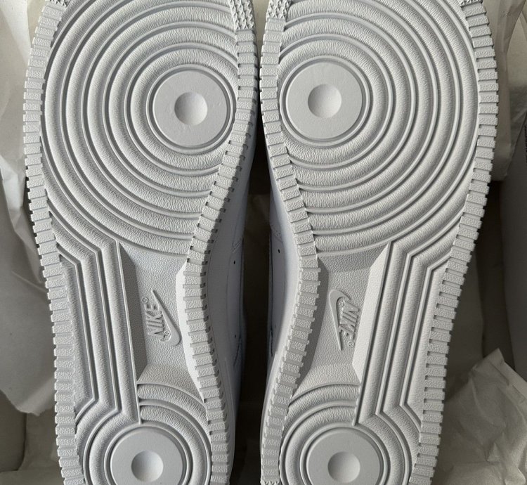 Nike Supreme Air Force 1 White