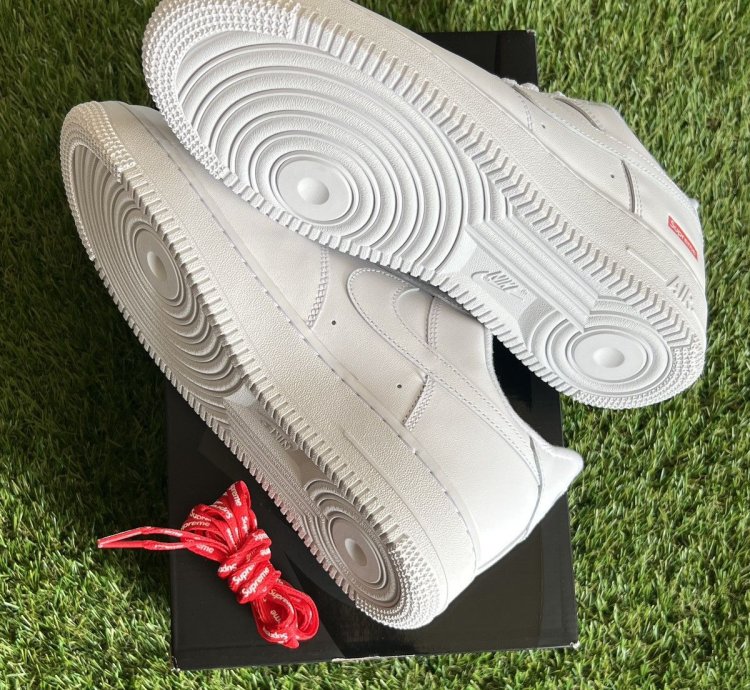 Nike Supreme Airforce 1 White Size 8 5