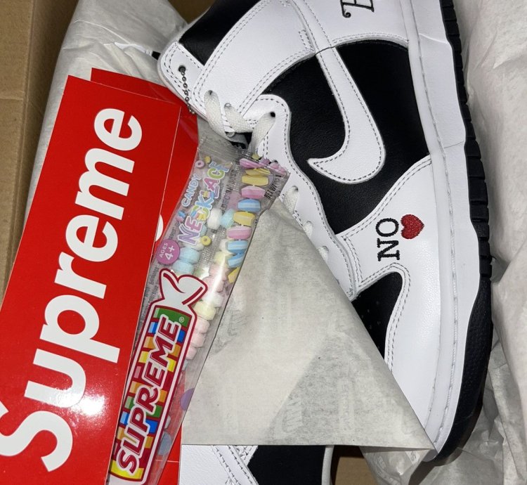 Nike Supreme Dunks Sz 10