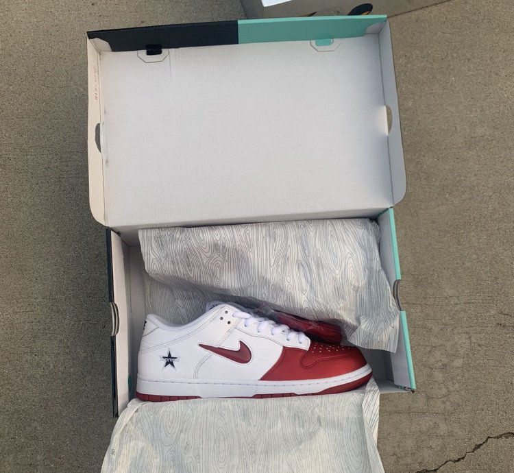 Nike Supreme Sb Dunk Low Red