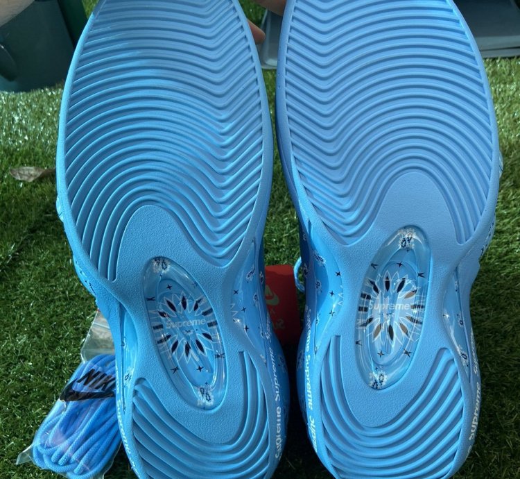 Nike Supreme University Blue Air Zoom Flight 95