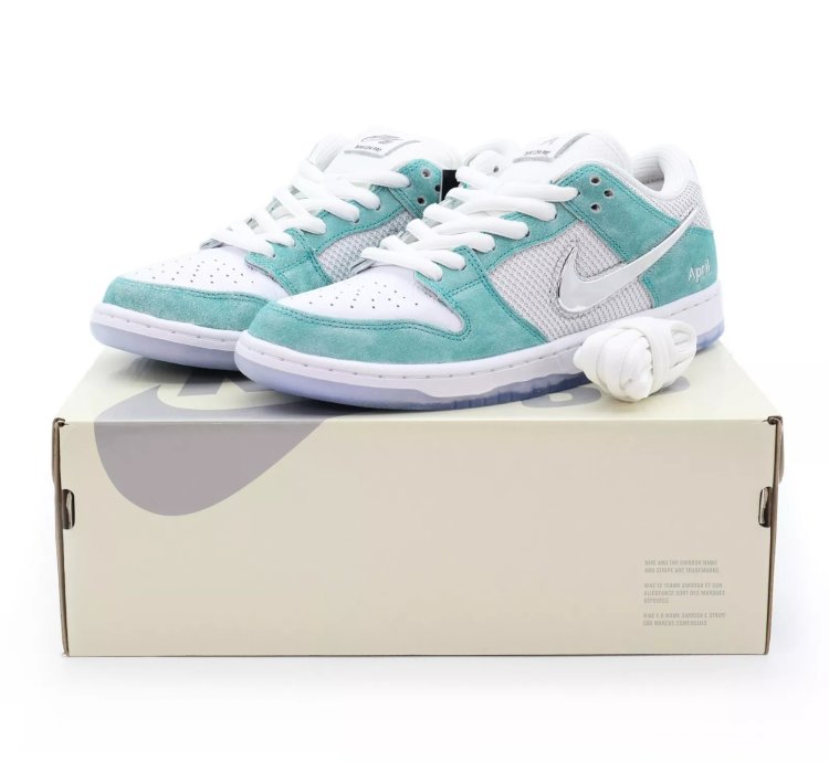 Nike Sb Dunk Low Pro Qs Turbo Green Silver Fd2562-400