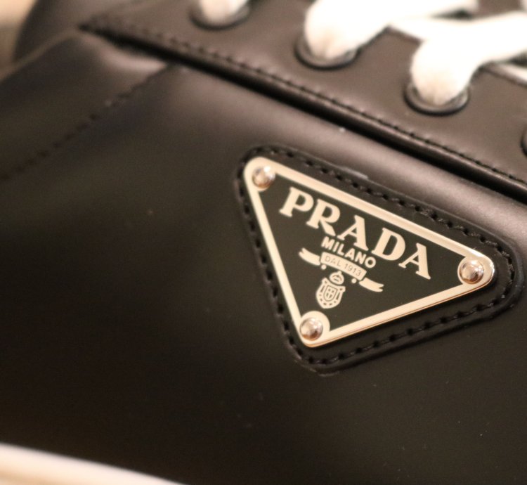 Nwt Prada Lane Spazzolato Leather Sneakers