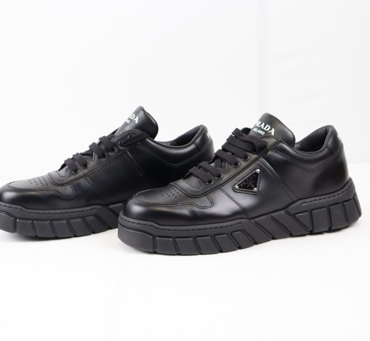 O1rshd Low Top Logo Leather Sneakers In Black