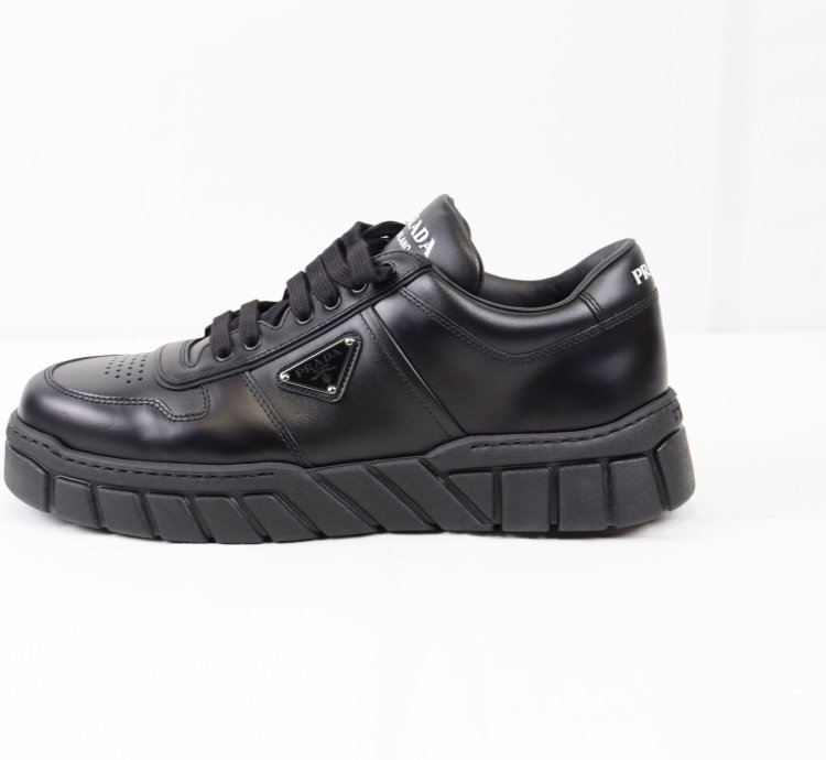 O1rshd Low Top Logo Leather Sneakers In Black
