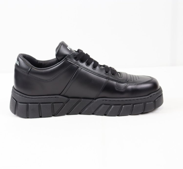 O1rshd Low Top Logo Leather Sneakers In Black