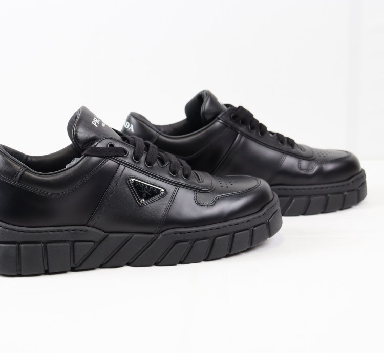 O1rshd Low Top Logo Leather Sneakers In Black