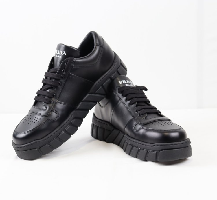 O1rshd Low Top Logo Leather Sneakers In Black