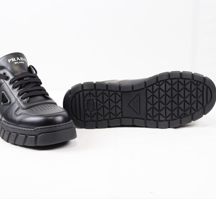 O1rshd Low Top Logo Leather Sneakers In Black
