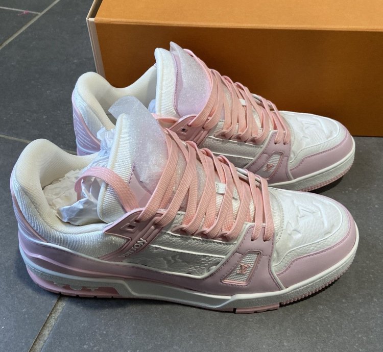 Pink Trainer 2022