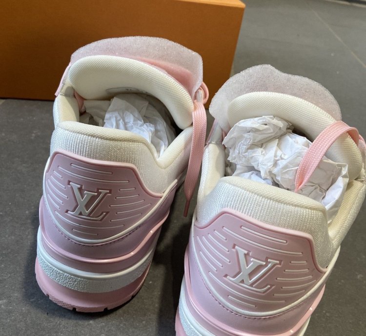 Pink Trainer 2022
