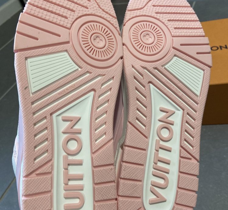 Pink Trainer 2022