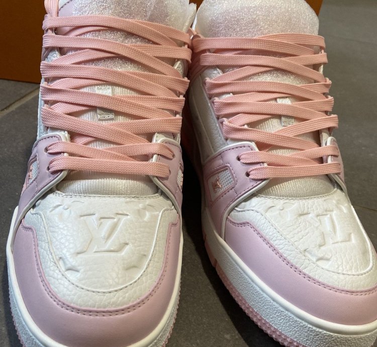Pink Trainer 2022