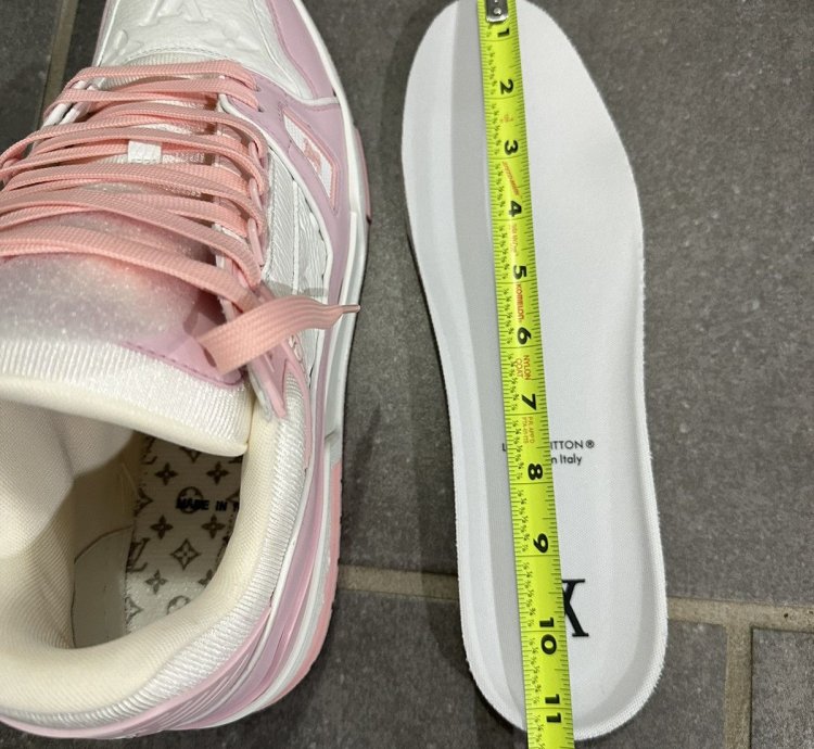 Pink Trainer 2022