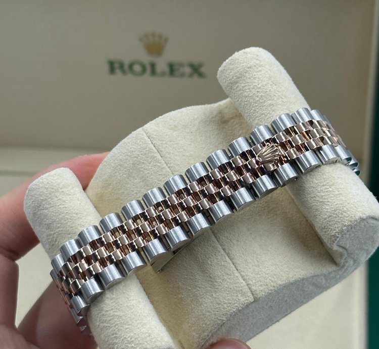 Rolex Datejust 31 Silver Flower Diamond Bezel Jubilee
