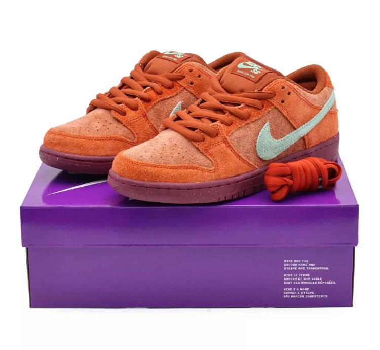 Nike Sb Dunk Low Mystic Red Rosewood Emerald Rise Rugged