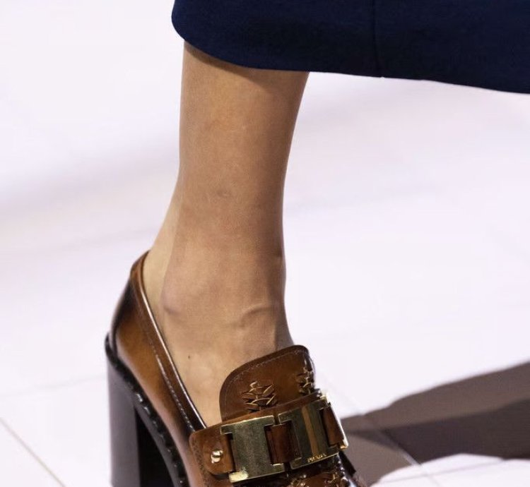 Prada 2020 Ready To Wear Brown Leather Loafers 38 5 Eu