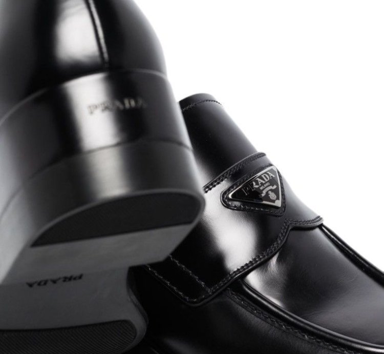 Prada 50 Brushed Leather Loafers