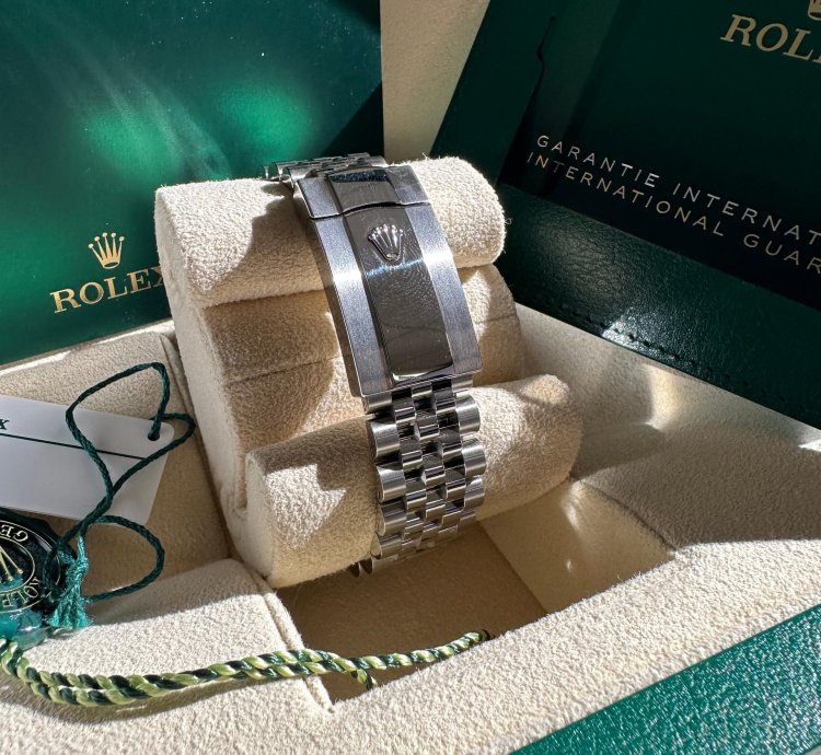 Rolex Datejust 36 New 2023 Diamond Bezel Pink Roman Diamond Dial Jubilee Bracelet Fluted Bezel
