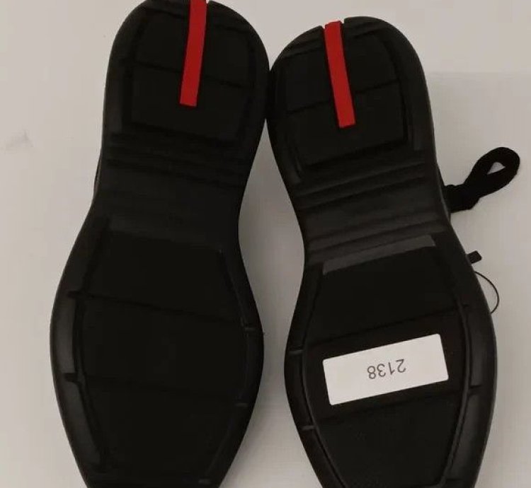 Prada Americas Cup Low-top Patent Leather Sneakers - 10