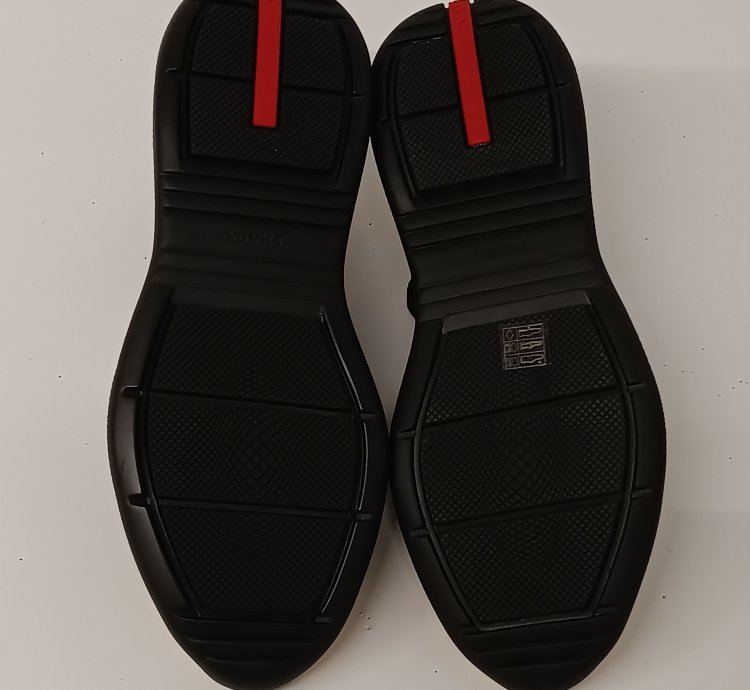 Prada Americas Cup Low-top Patent Leather Sneakers - 11 5