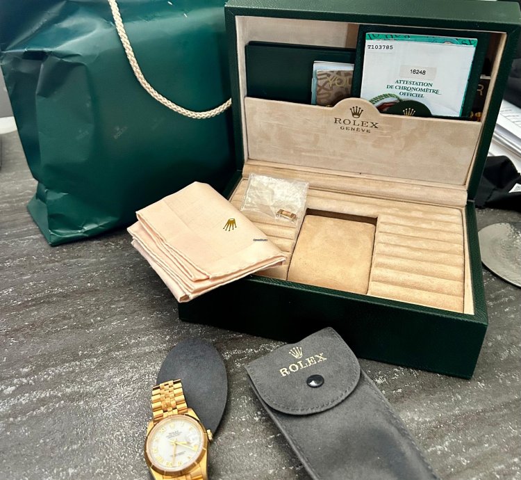 Rolex Datejust 36 Owned Since New 1999 Never Worn Original Box Paperwork