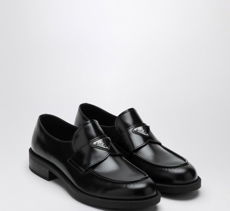 Prada Black Leather Loafer With Logo