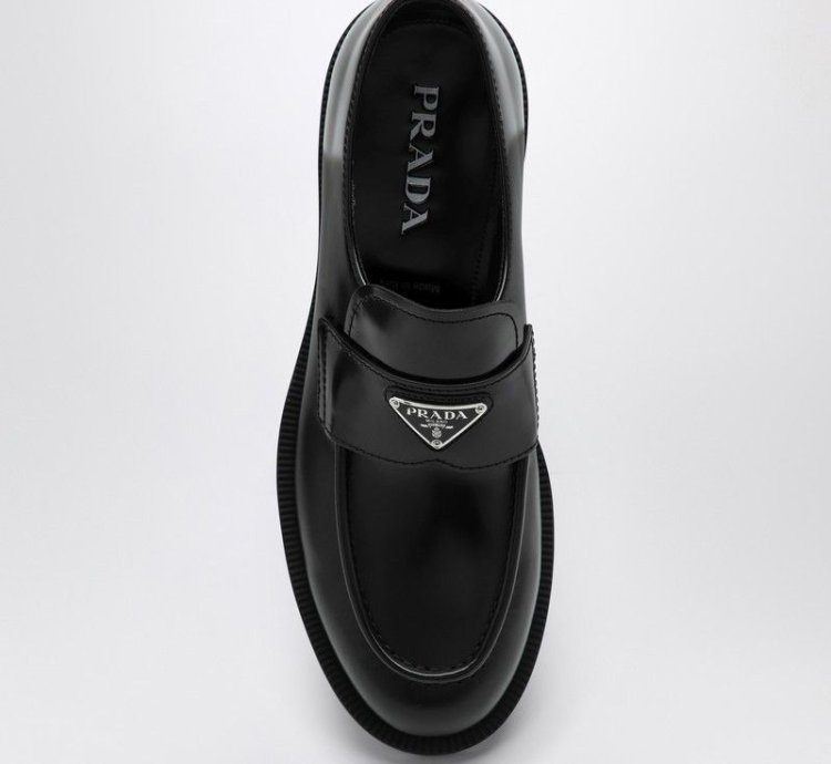 Prada Black Leather Loafer With Logo