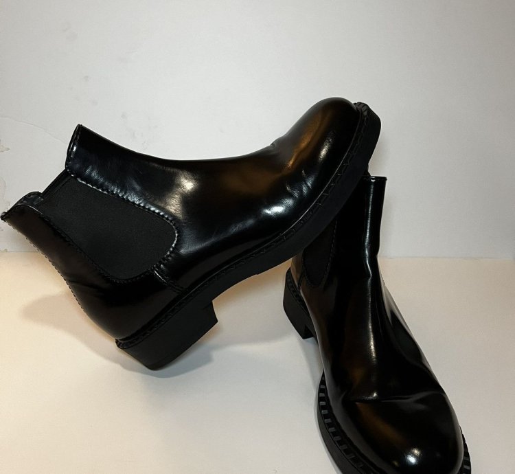 Prada Brushed Leather Chelsea Boots - Men 10 5 2te168