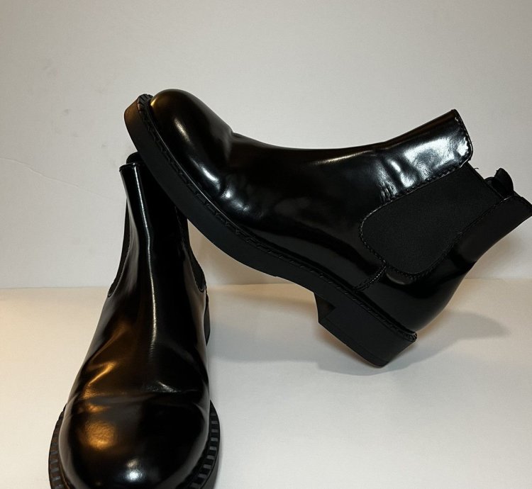 Prada Brushed Leather Chelsea Boots - Men 10 5 2te168