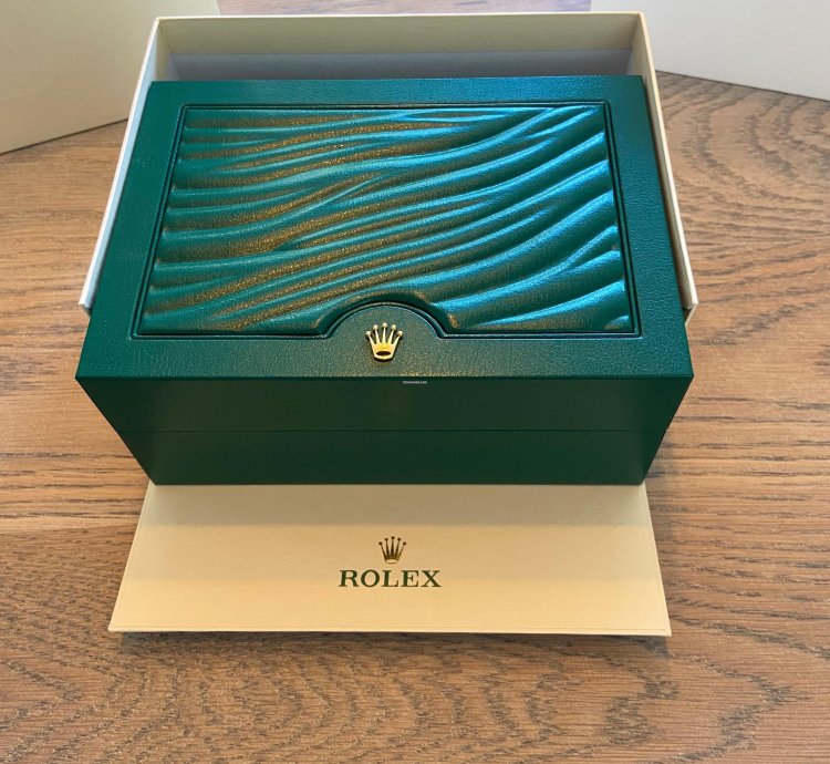 Rolex Datejust 41 Unworn 2025 Chocolate Dial Two Tone Rose Gold Jubilee