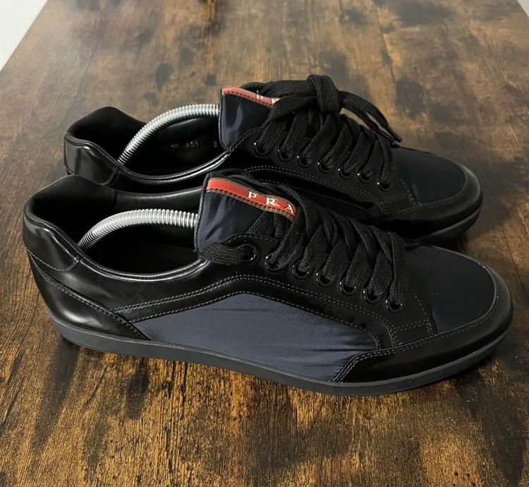 Prada Calzature Low Top Sneaker