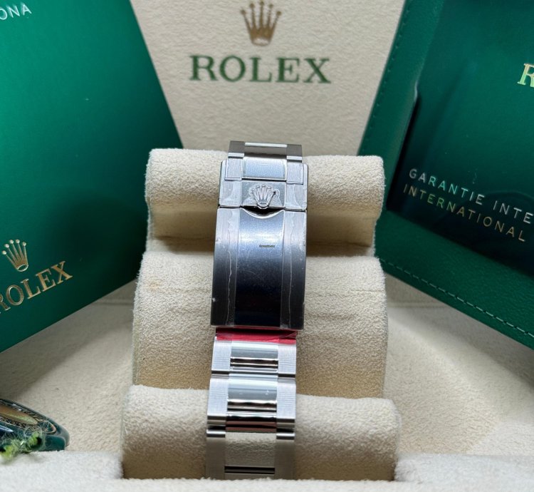 Rolex Daytona 116520 2015 New Old Stock Black Dial Stainless Steel Oyster Bracelet