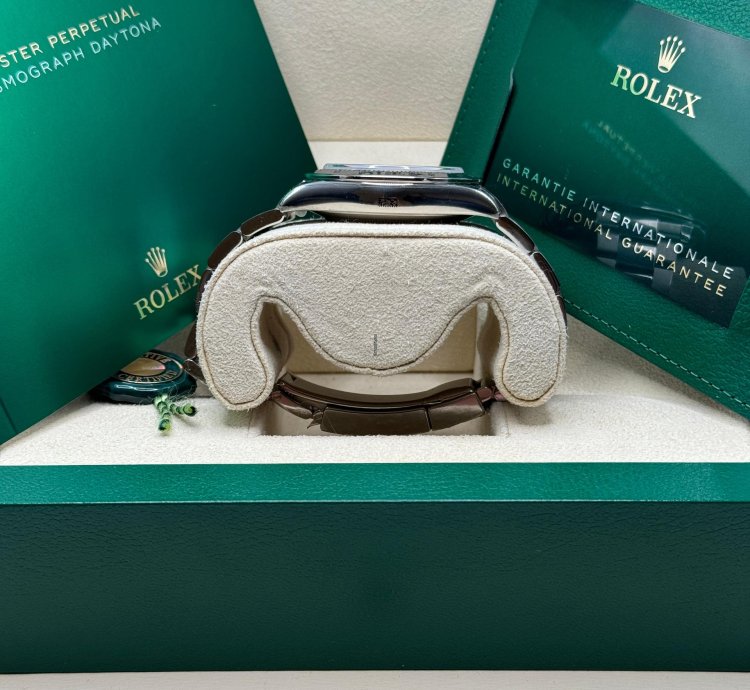 Rolex Daytona 116520 2015 New Old Stock Black Dial Stainless Steel Oyster Bracelet