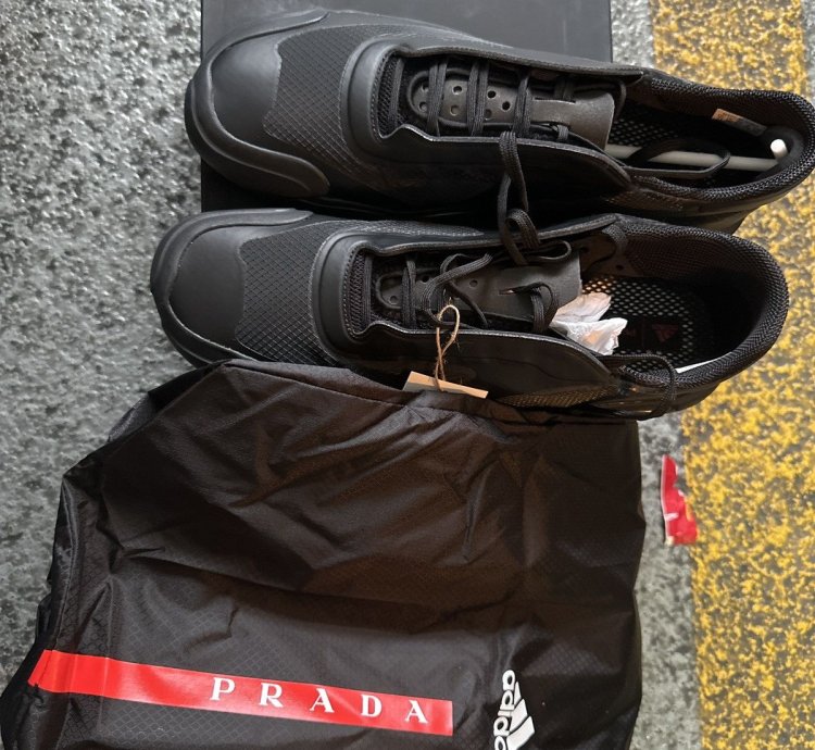 Prada Luna Rossa 21