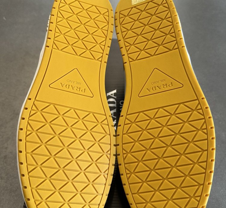 Prada Men Downtown Leather Low Top Sneaker Sun Size 10 Uk