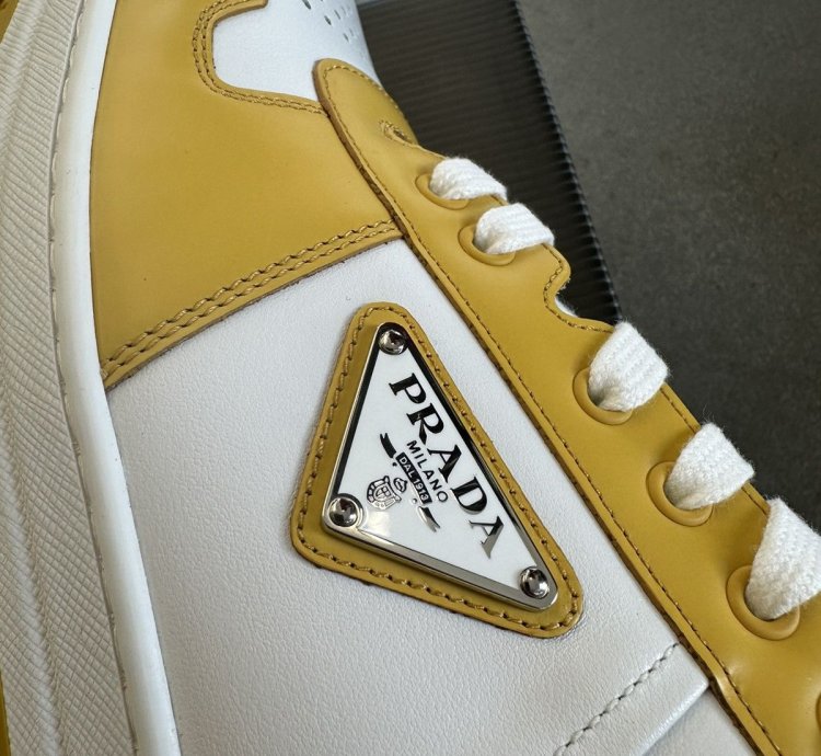 Prada Men Downtown Leather Low Top Sneaker Sun Size 10 Uk