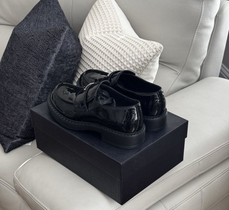 Prada Patent Leather Loafers fits Like 11 5us