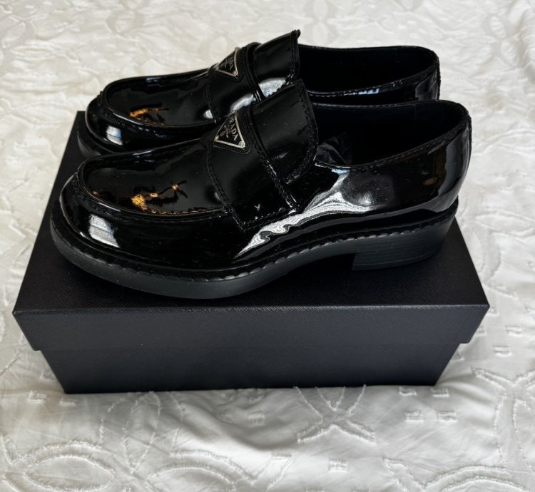 Prada Patent Leather Loafers fits Like 11 5us