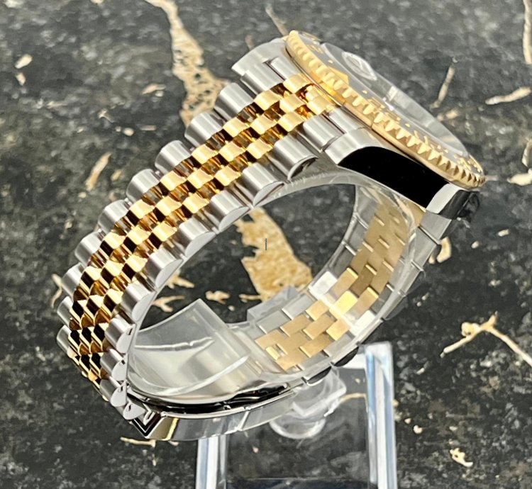 Rolex Gmt-master Ii New 2025 - Gmt-master Ii - 126713grnr - Steel Gold