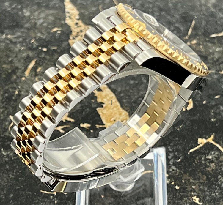 Rolex Gmt-master Ii New 2025 - Gmt-master Ii - 126713grnr - Steel Gold