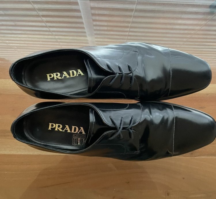 Prada Smooth Leather Lace Up Dress Shoe