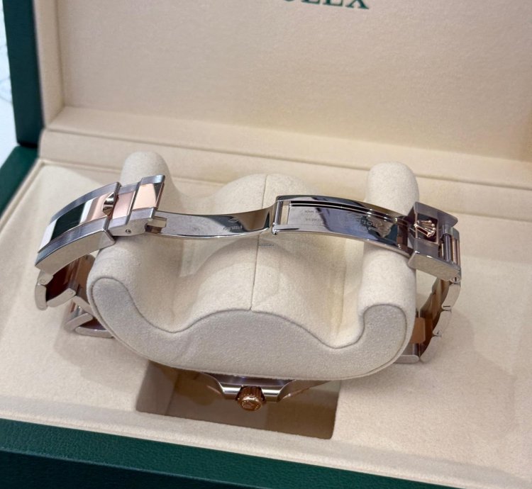 Rolex Gmt-master Ii Nuovo 2025 Aprile Rootbeer Acciaio Oro Rosa Full Set Con Documenti Scatola