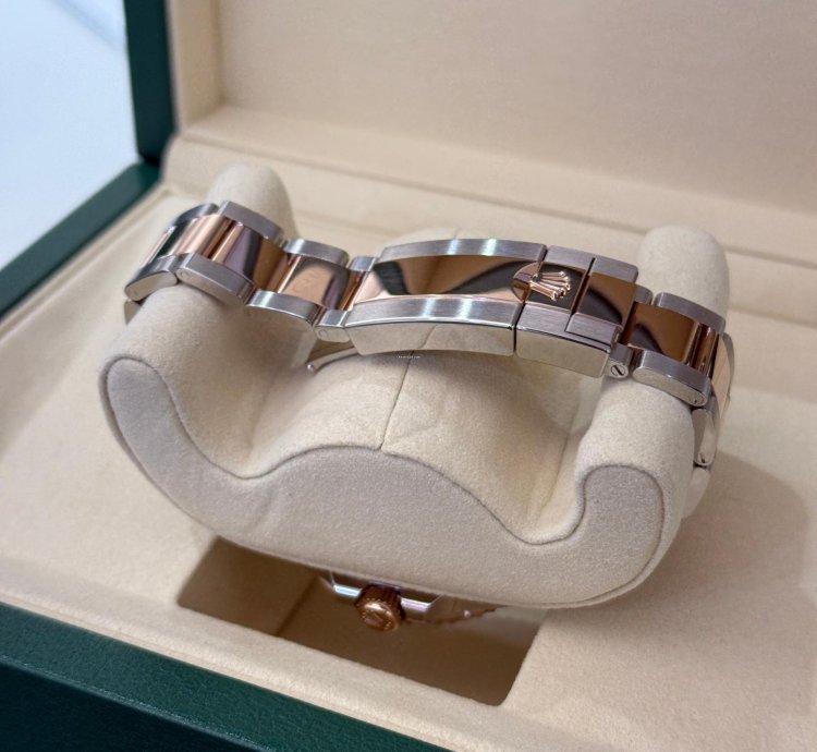 Rolex Gmt-master Ii Nuovo 2025 Aprile Rootbeer Acciaio Oro Rosa Full Set Con Documenti Scatola