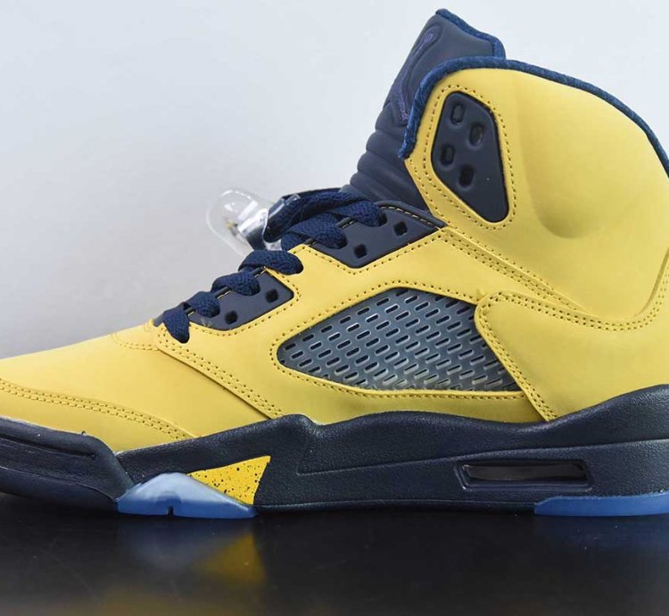 Nike Air Jordan 5 Retro Michigan