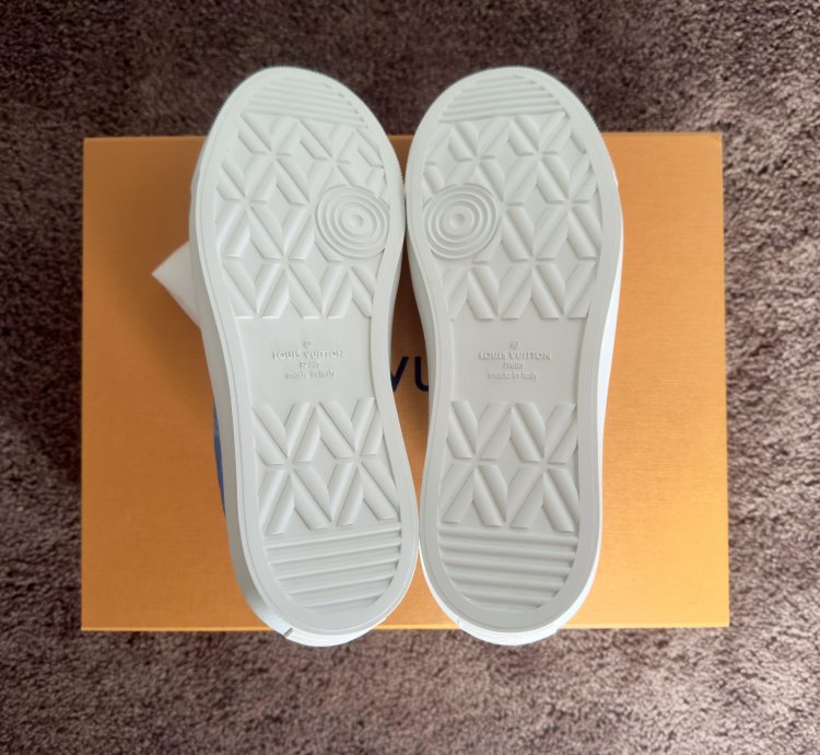 Send Offers - Louis Vuitton Blue Cloud Monogram Sneakers